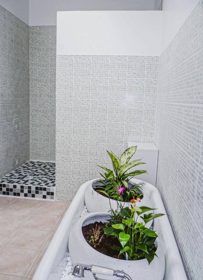 La Laujere Ivie - Gite & Piscine Privative Saint-Hilaire-du-Bois  Zewnętrze zdjęcie